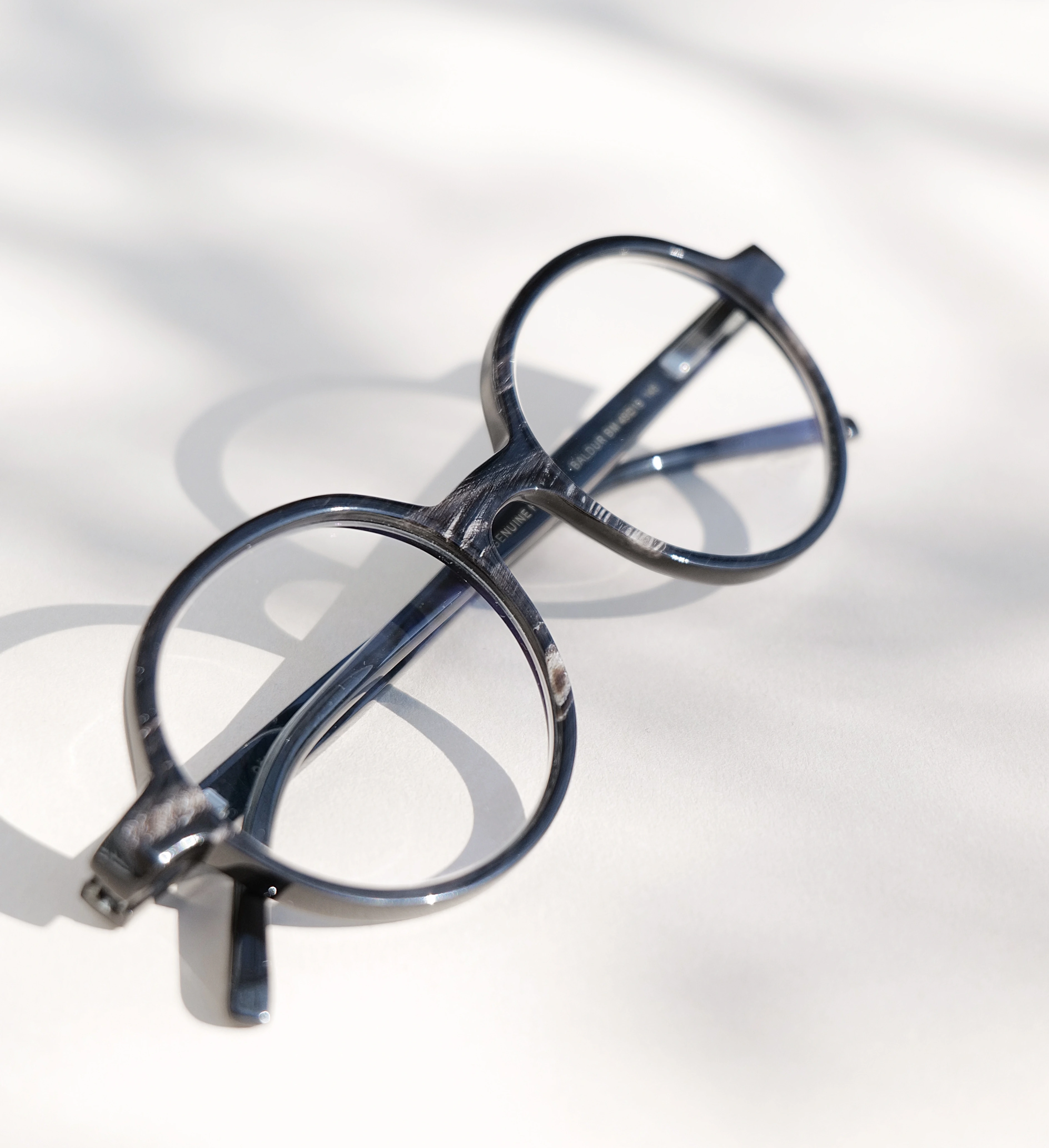 Götti Switzerland - Eyewear made of titanium, acetate and buffalo 