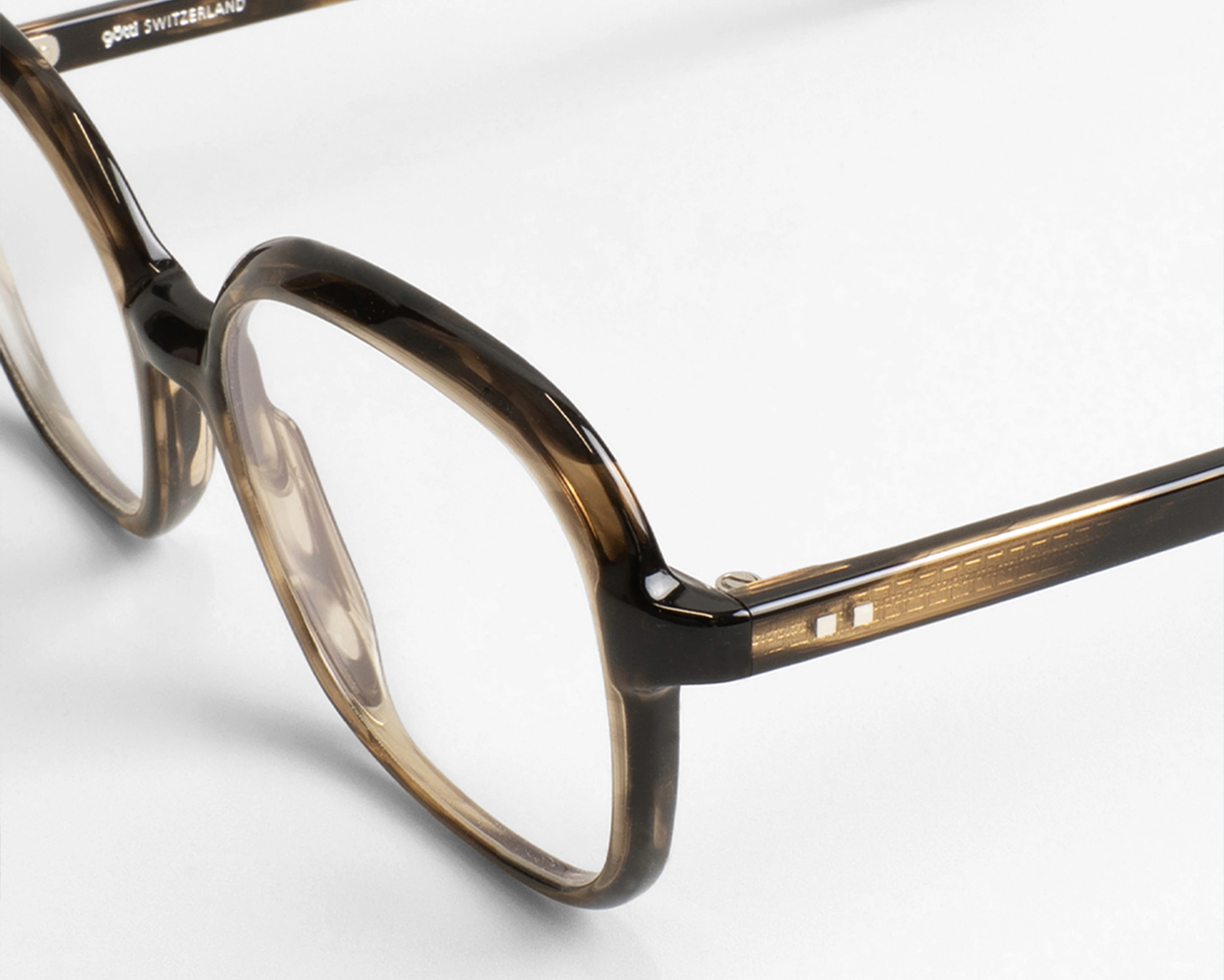 Götti Switzerland - Eyewear made of titanium, acetate and buffalo 